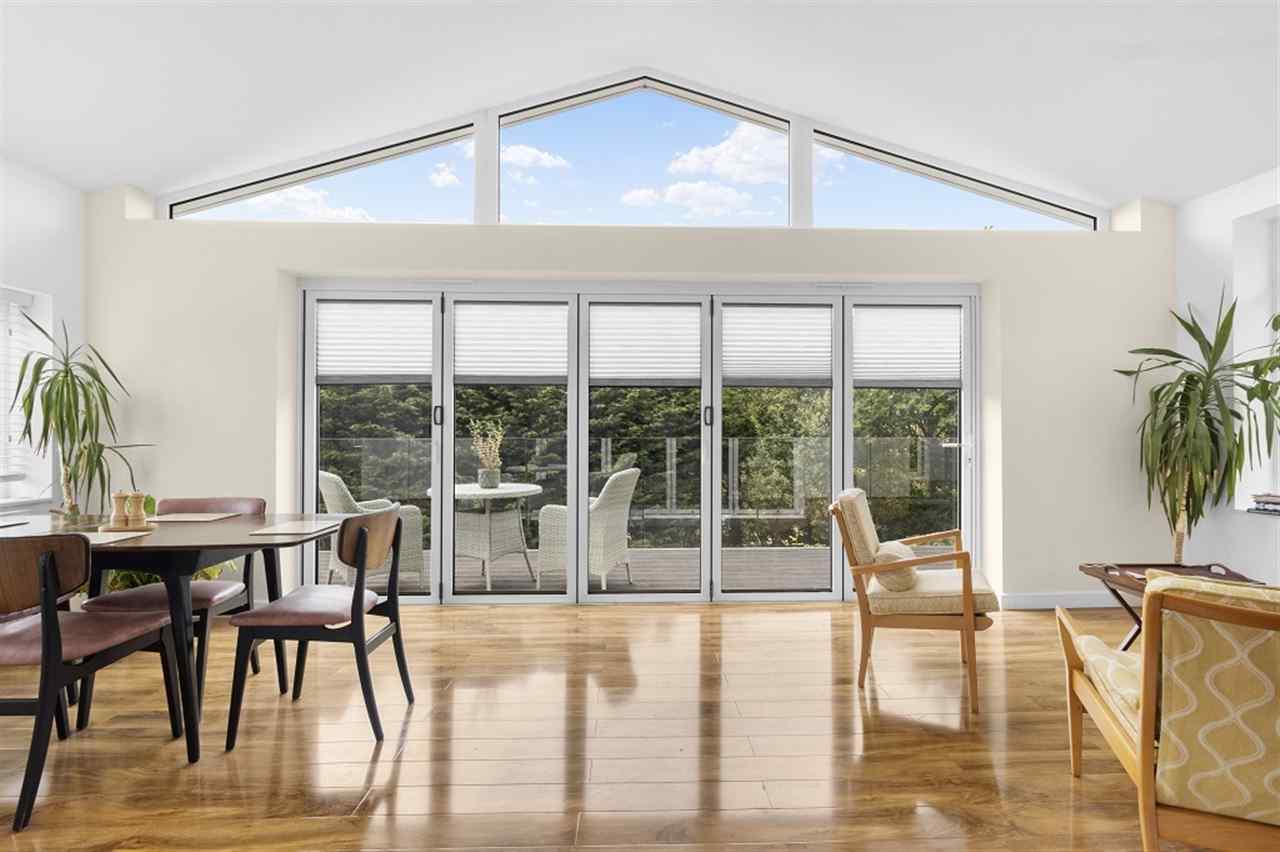 resized-2349823-Sitting & Dining B.jpg